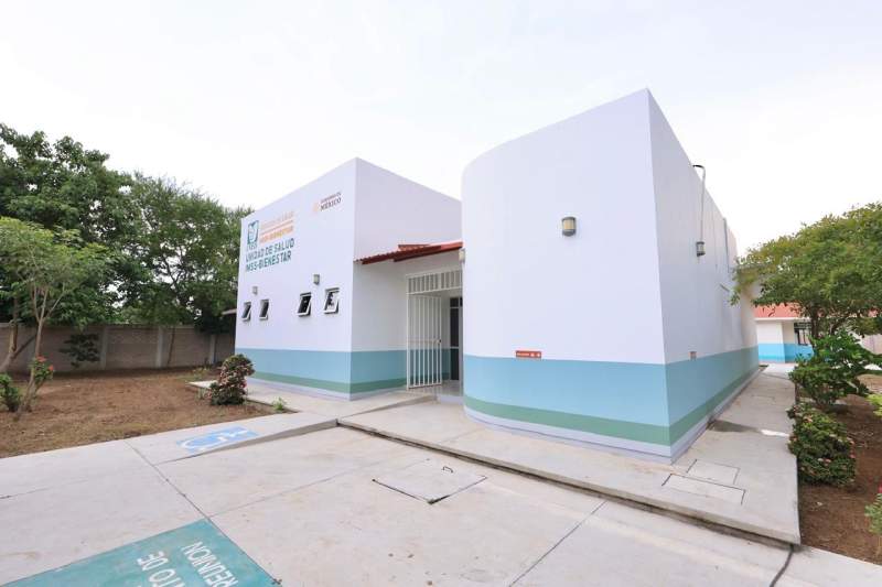Inaugura Salomón Jara la ampliación de un Centro de Salud y entrega mobiliario escolar en la agencia Barra de Colotepec