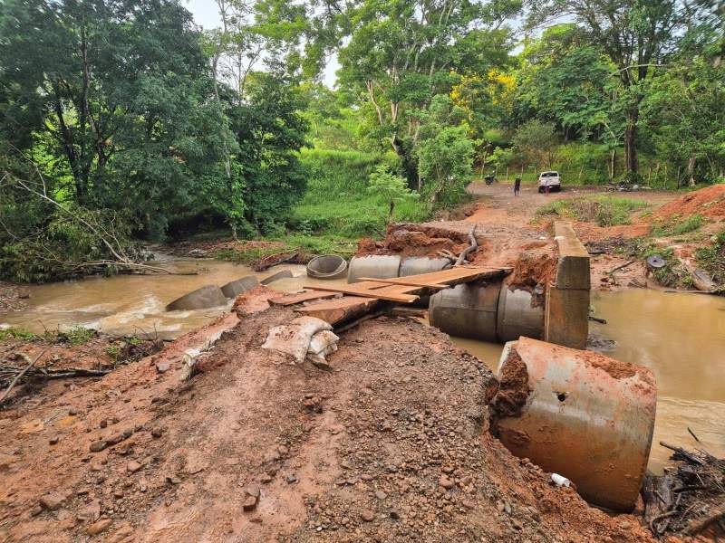 Lluvias afectan caminos a las comunidades de Guevea de Humboldt y San Juan Guichicovi en Oaxaca