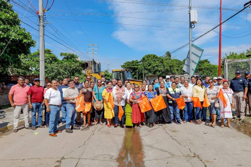 Miguel Quetu inicia rehabilitación de vialidad entre la colonia Gustavo Pineda y la segunda sección