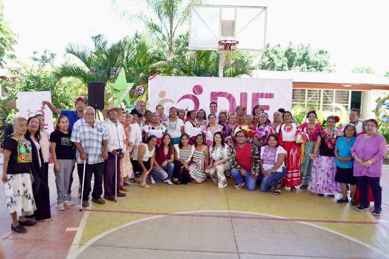 San Jacinto Amilpas celebra a personas adultas mayores