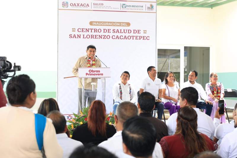 Transforma Salomón Jara a San Lorenzo Cacaotepec con obras concluidas en sector salud, educativo y urbanización