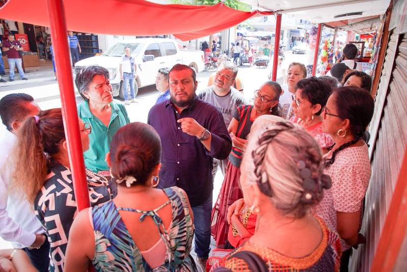 Miguel Quetu recorre el mercado «5 de Septiembre» y anuncia rehabilitación del techado