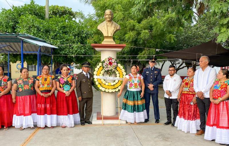 Con grito de independencia y desfile cívico, Juchitán celebra el 215 aniversario del inicio de la Independencia de México