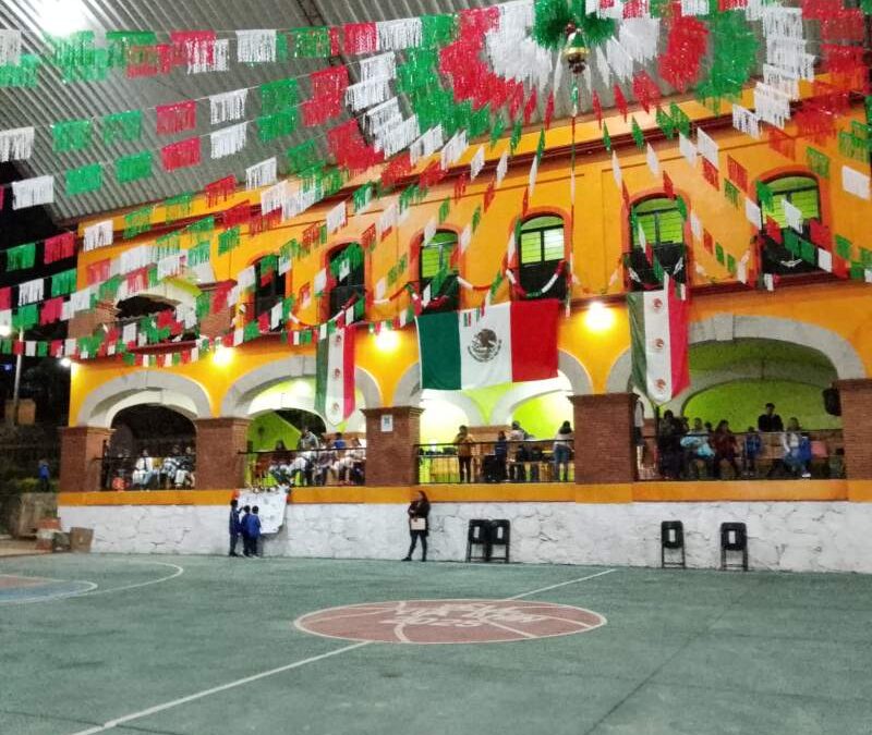 Disfrutaron familias oaxaqueñas la ceremonia del Grito de Independencia en un clima de paz