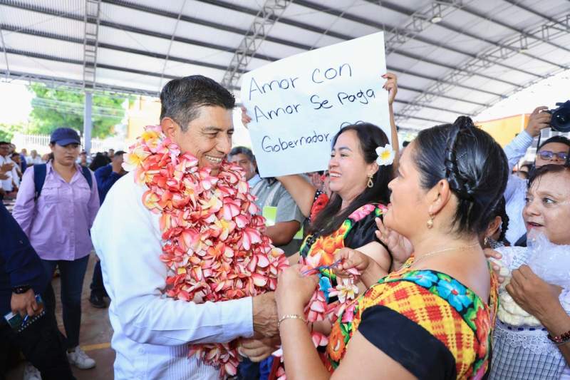 Fortalece Gobierno de Oaxaca la educación en Juchitán de Zaragoza; 141 escuelas recibirán equipamiento