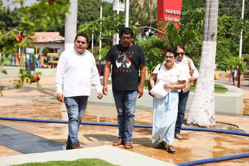 Intensifica Oswaldo Chiñas trabajos en el centro de Ixtaltepec previo a la noche mexicana