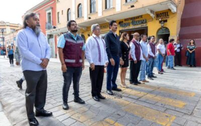 Ray Chagoya encabeza izamiento de la Bandera Nacional en el Mercado 20 de Noviembre