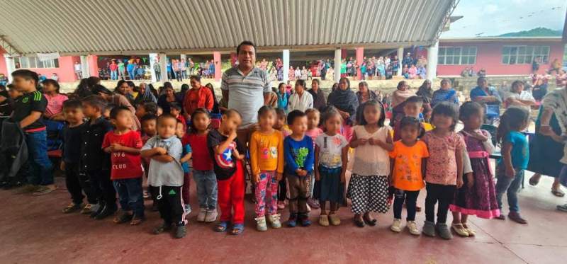 Reanudan clases en Guadalupe Victoria, San Juan Juquila Mixes: educación y esperanza tras 8 años de espera