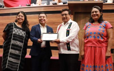 Reconoce Congreso de Oaxaca al promotor cultural del arte popular en metal Joaquín Alberto Vásquez