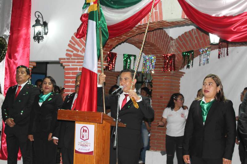 Alejandro Díaz llama a luchar por una sociedad más justa y unida en el 215 aniversario del Grito de Independencia en San Jacinto Amilpas