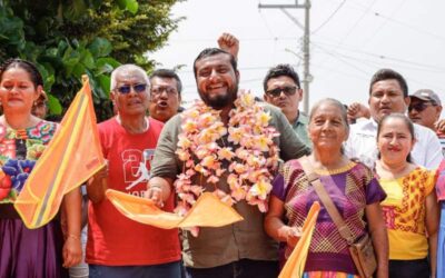 Avanza el mejoramiento de espacios en la ciudad, Miguel quetu inicia construcción de techado en la colonia Saúl Martínez.