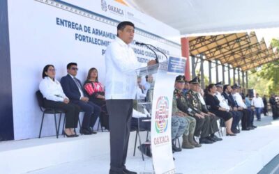 Refuerza Gobernador Salomón Jara seguridad ciudadana con entrega de más de 79 mdp en armamento y vehículos a corporaciones policiales
