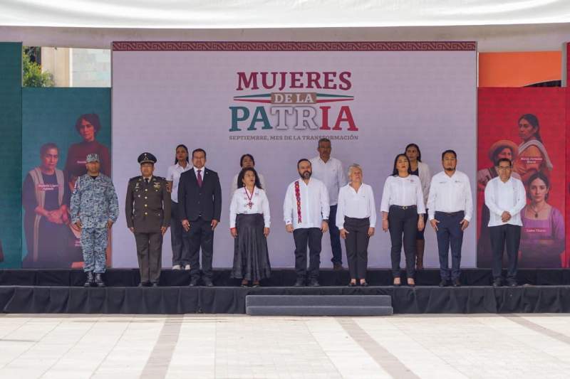 Al poner en marcha el programa «Septiembre, mes de la Patria», el Secretario de Gobierno destaca participación de las mujeres