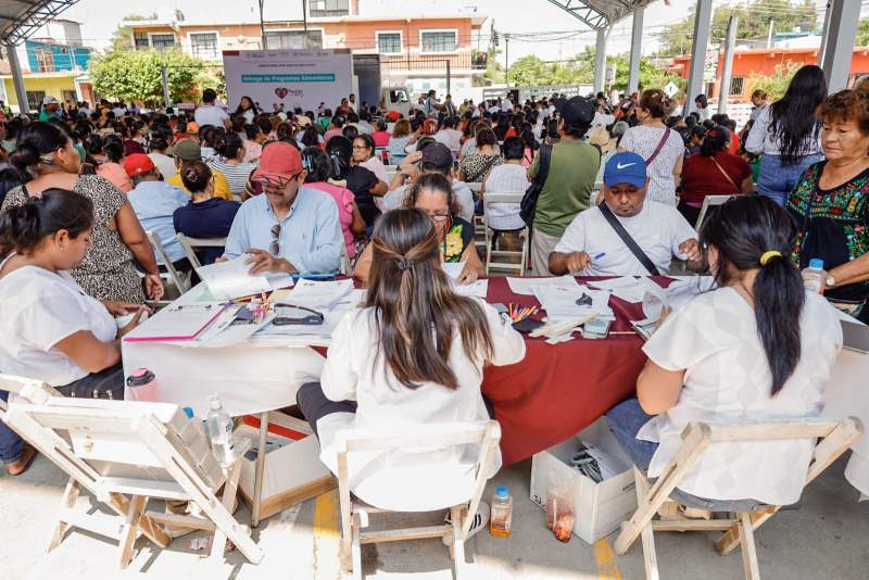 En Juchitán, el DIF estatal y municipal acercan apoyos y servicios a la comunidad