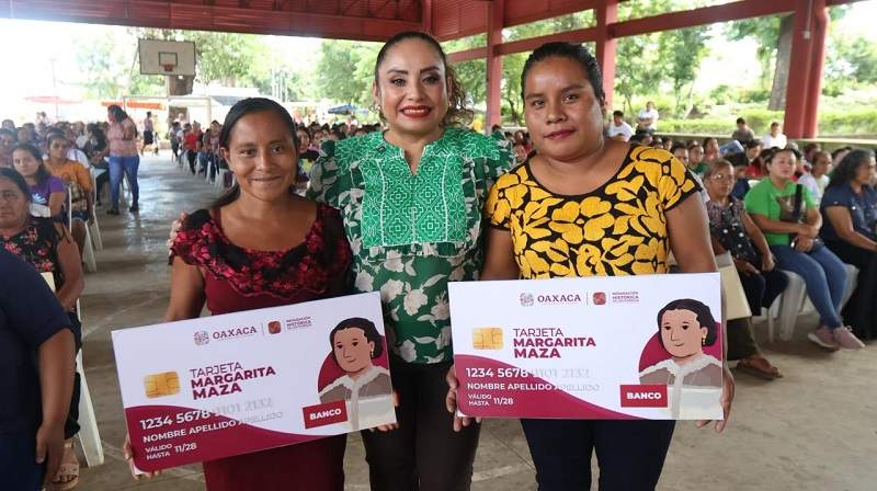 Entrega Gobierno de Oaxaca 401 tarjetas Margarita Maza a mujeres de San Juan Bautista Tuxtepec