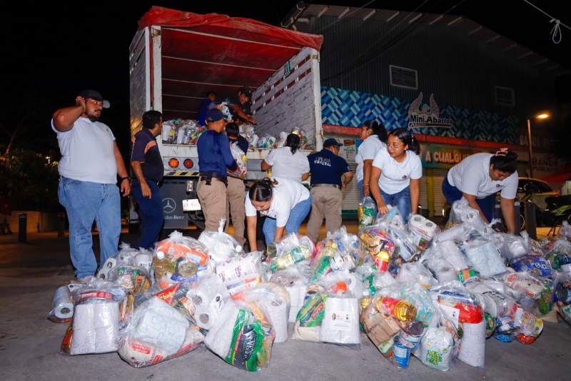Esta madrugada, la solidaridad Juchiteca partió rumbo a Poza Rica con ayuda humanitaria