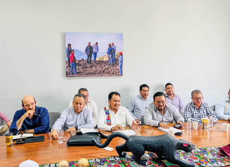 Exhorta director del IEEPO a Comisión Política de Sección 22, contribuir en distribución de recursos federales a niveles educativos