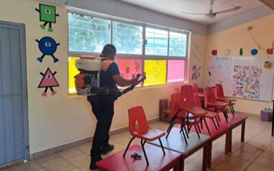 Gobierno de Juchitán sanitiza 29 escuelas dentro del operativo municipal contra el virus Coxsackie