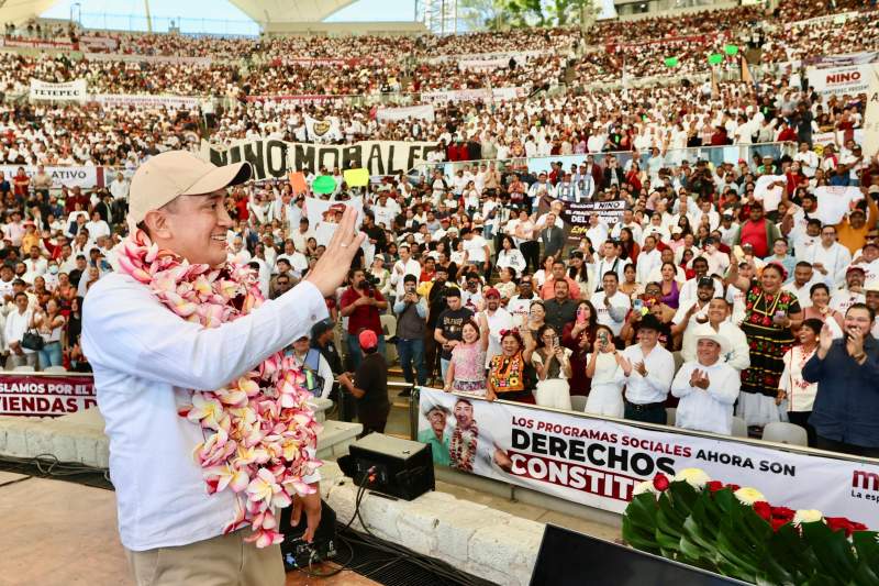 No tengo derecho a fallarles, exclama Nino morales, al rendir cuentas al pueblo de oaxaca