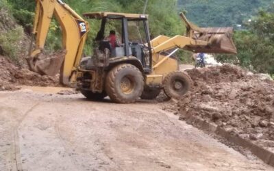 Realiza Gobierno de Oaxaca reapertura de caminos afectados por derrumbes en la Sierra Sur, Mixteca y Costa