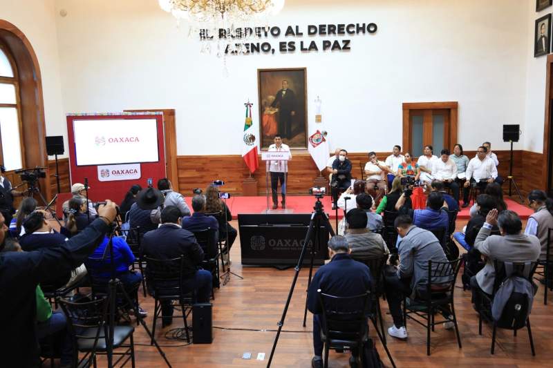 reporta-salomon-jara-abasto-de-medicamentos-del-85-en-oaxaca-provistos-permanentemente-por-rutas-de-la-salud