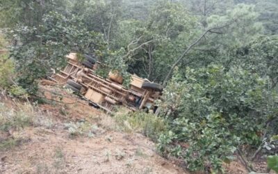 29 personas lesionadas deja volcadura de autobús en Oaxaca