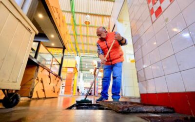 Municipio de Oaxaca de Juárez refuerza acciones de desazolve en el Mercado 20 de noviembre