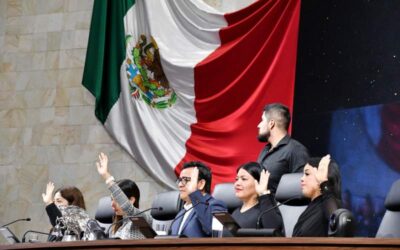 Presentan iniciativas para incrementar pena por abuso sexual y permitir uniforme escolar neutro en Oaxaca