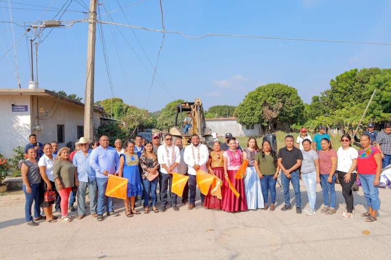 Arranca Miguel Quetú rehabilitación de avenidas en Chicapa de Castro