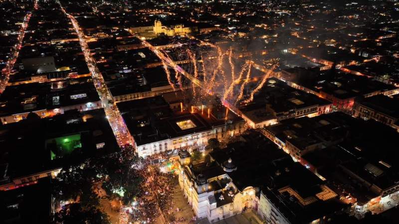 Cerca de 10 mil personas celebran el Convite de la Noche de Rábanos 2025 en Oaxaca