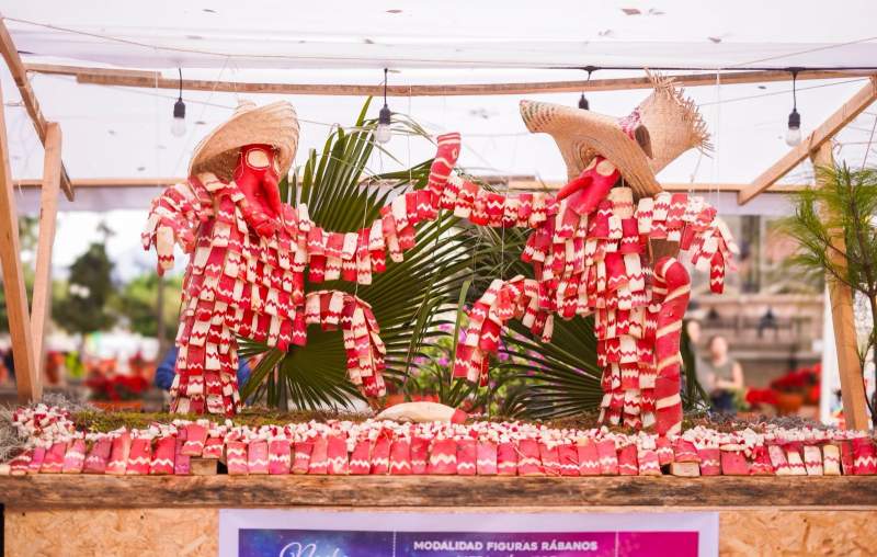 Creatividad y orgullo oaxaqueño brillan en la edición 128 de la Noche de Rábanos