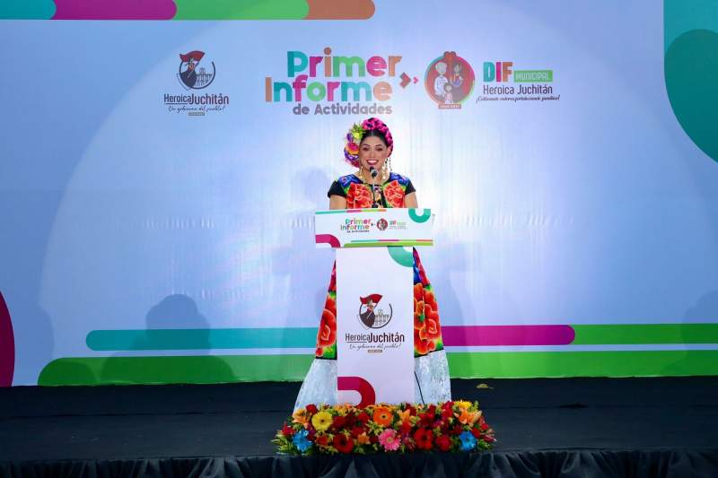 Cuando se cuida a la familia, se fortalece Juchitán”: Reyna Alonso rinde su primer informe de actividades al frente del DIF municipal.