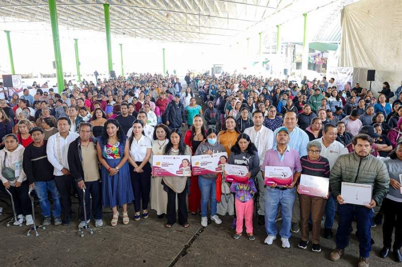 Con entrega de apoyos, fortalece Cayapadu Lii bienestar de comerciantes de la Central de Abasto