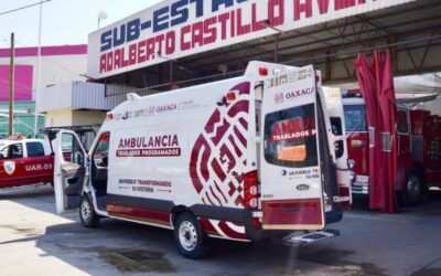 Amplía Gobierno de Salomón Jara atención de emergencias médicas con entrega de ambulancias