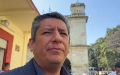 Ataque armado deja herido al director de la Policía de Pluma Hidalgo; Fiscalía investiga