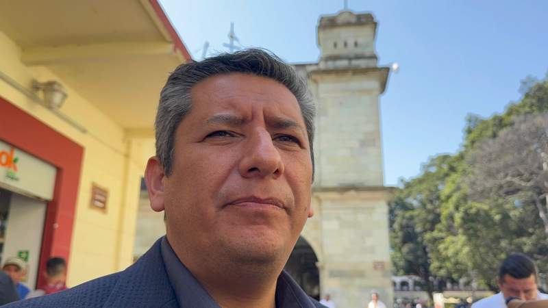 Ataque armado deja herido al director de la Policía de Pluma Hidalgo; Fiscalía investiga
