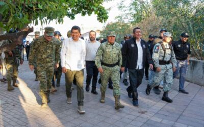 Recorre Salomón Jara calles de Juchitán de Zaragoza en donde sostiene un encuentro con la ciudadanía, reitera la protección del Estado