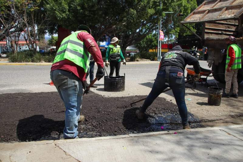 Refuerza Gobierno Municipal de Oaxaca de Juárez acciones de bacheo en vialidades estratégicas