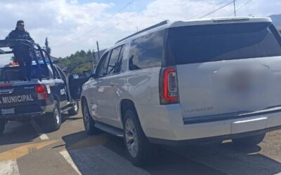 Coordina C51 Oaxaca acciones que derivaron en aseguramiento de personas tras reporte de robo a tienda en tlaxiaco