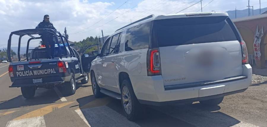 Coordina C51 Oaxaca acciones que derivaron en aseguramiento de personas tras reporte de robo a tienda en tlaxiaco