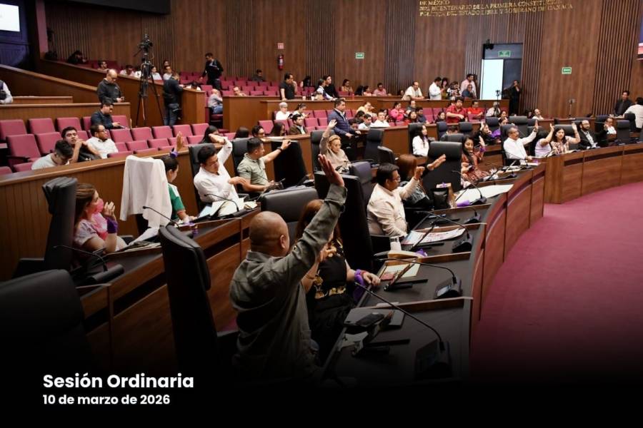 Exhortan al municipio capitalino a revisar permisos para el uso de cajones de estacionamiento en la vía pública