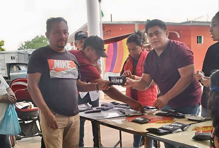 Fundación Nino entrega lentes en comunidades de Tuxtepec