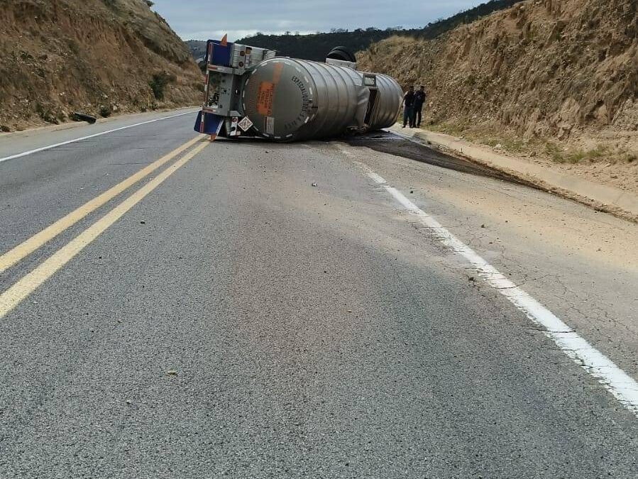 Informa Protección Civil cierre total por accidente en la carretera 135-D Cuacnopalan – Oaxaca