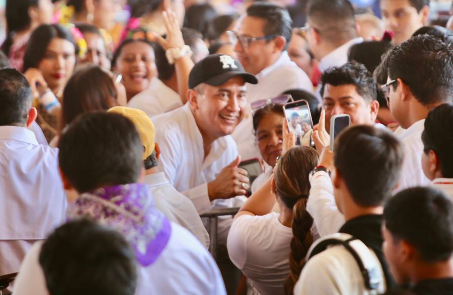 Mujeres, las auténticas traductoras y tejedoras de la historia: Nino Morales. .