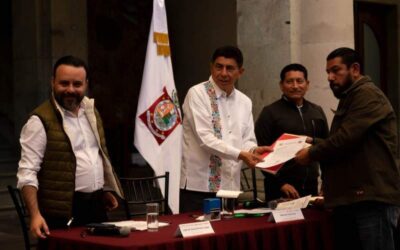 Recibe Gobernador Salomón Jara pliego petitorio del Frente Popular Revolucionario