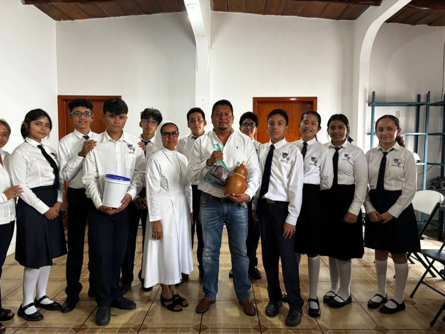 La Fundación Marco Hernández respalda al equipo de la Yermo y Parres rumbo a la Olimpiada Neuro Matrix 2026.