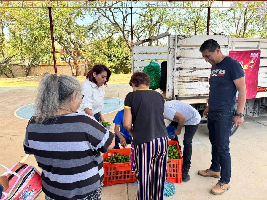 Tania López impulsa el abasto popular para acercar productos a bajo costo en Xoxocotlán.