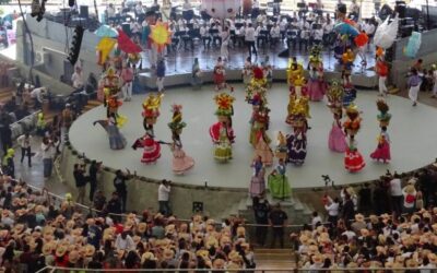 Ante un lleno total en el Auditorio Guelaguetza, comienza con éxito la Octava del Lunes del Cerro 2026