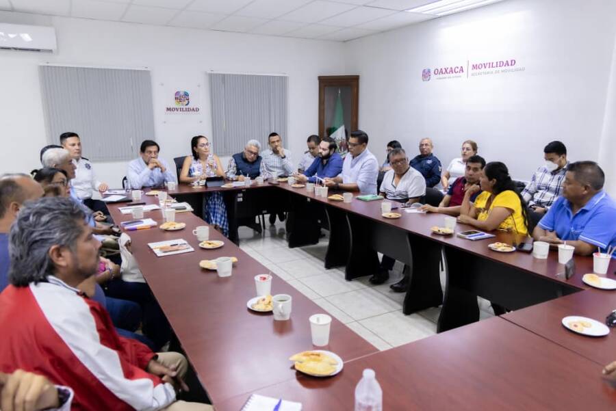 avanza-dialogo-entre-semovi-y-representantes-de-taxistas-6a4e8f9070d38