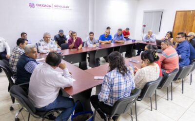 Construye Semovi acuerdos con taxistas para fortalecer el reordenamiento del Centro Histórico